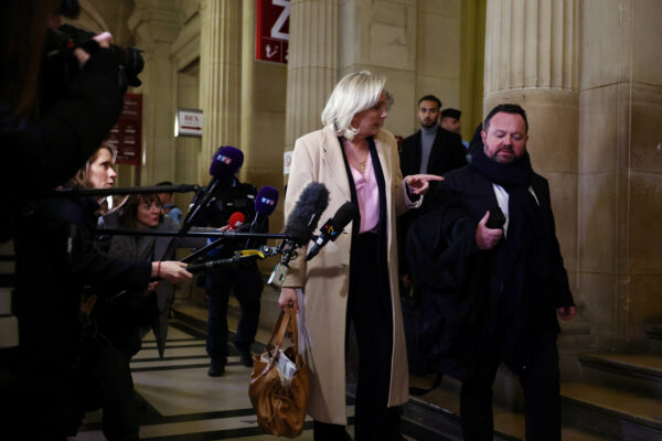 Žalbeno ročište liderke francuske krajnje desnice Marin Le Pen u Parizu.
