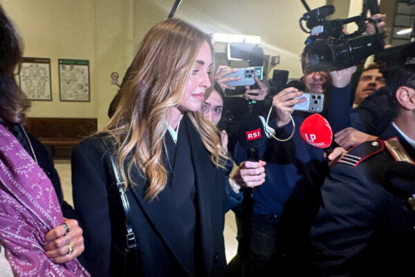 Italijanska modna influenserka Kjara Feranji u Milanu čeka presudu zbog optužbi za prevaru.