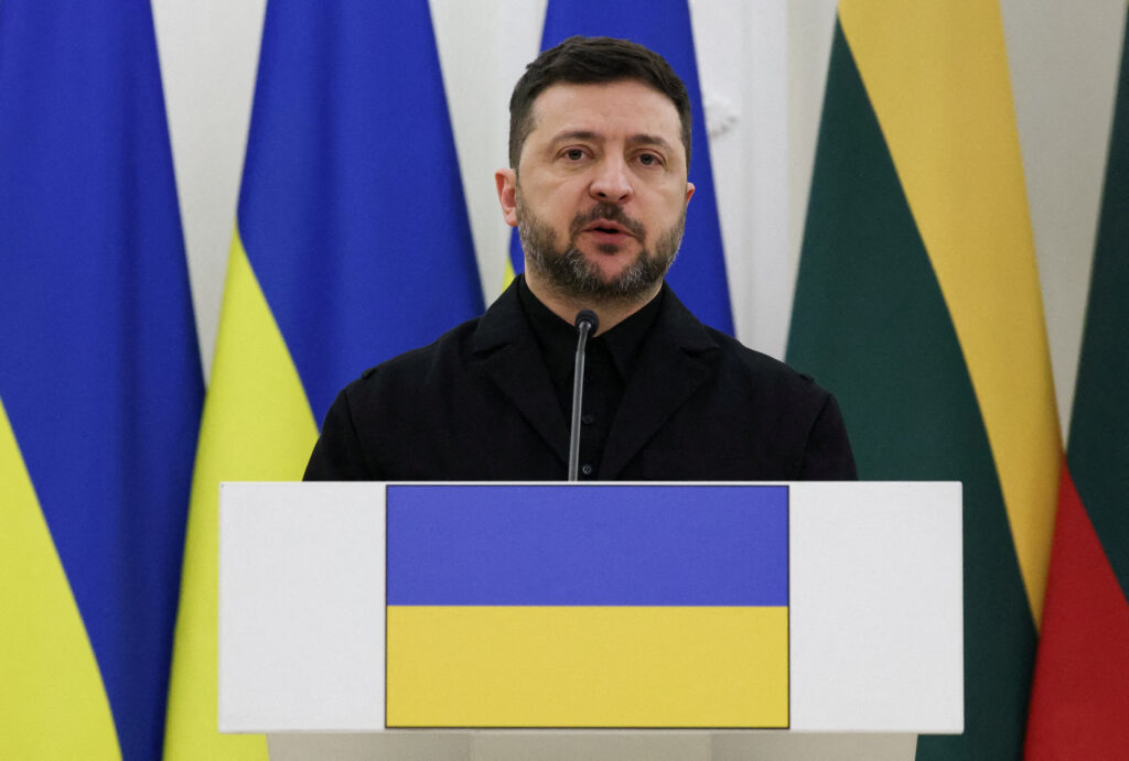 FILE PHOTO: Ukrainian President Zelenskiy and Polish President Nawrocki visit Lithuania