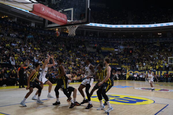 Fenerbahçe_Basketbol_vs_KK_Partizan_EuroLeague_20241101_(14)