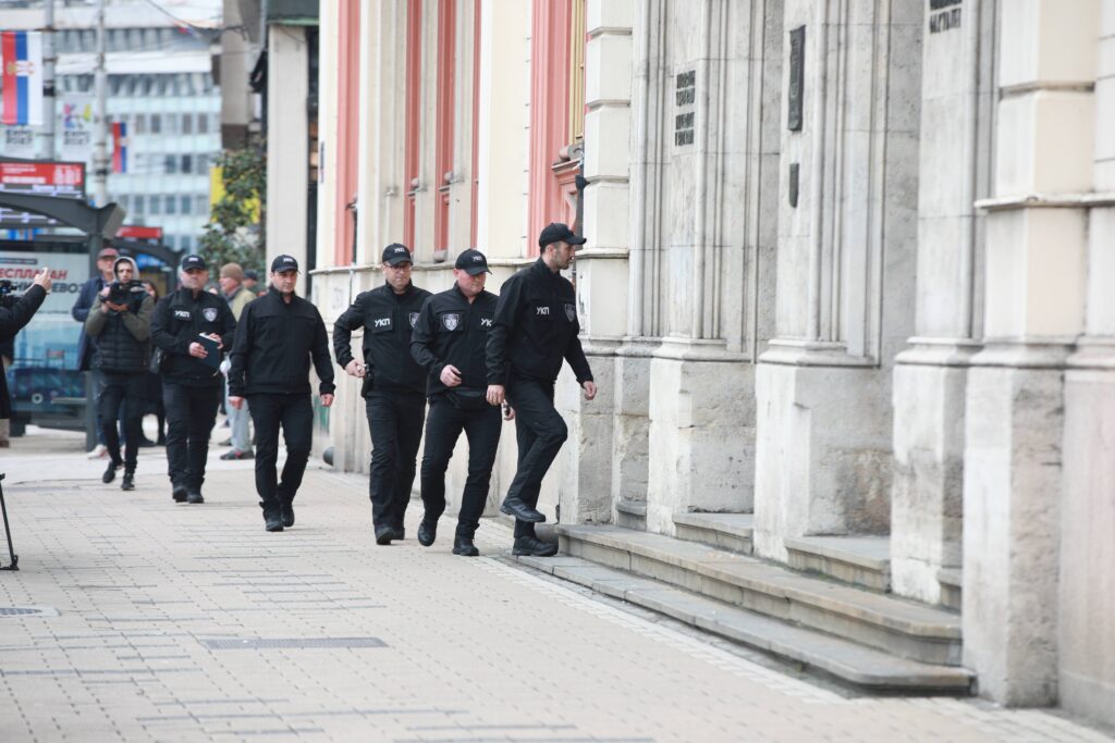 PRIPADNICI POLICIJE USLI U REKTORAT