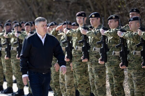 SVECANA ZAKLETVA VOJNIKA NA OSNOVNOJ VOJNOJ OBUCI U SLUNJU