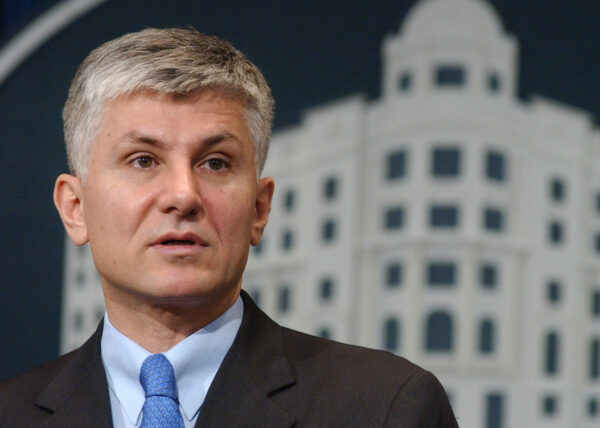 Premijer Srbije Zoran Đinđić govori na godisnjoj konferenciji za novinare u Vladi Srbije