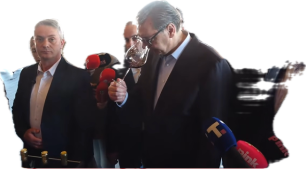 vučić pije