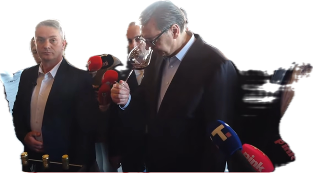 vučić pije