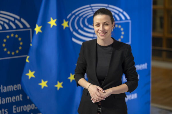 EP-177597A_Joveva_portrait