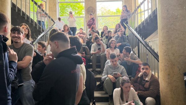 Studenti predaju žalbu na Medicinskom fakultetu (foto: Naš portal)