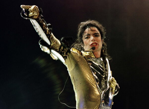 MICHAEL JACKSON PERFORMS IN VIENNA