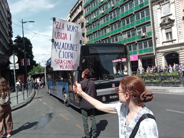 SKIDANJE BILBORDA SA PALATE ALBANIJA