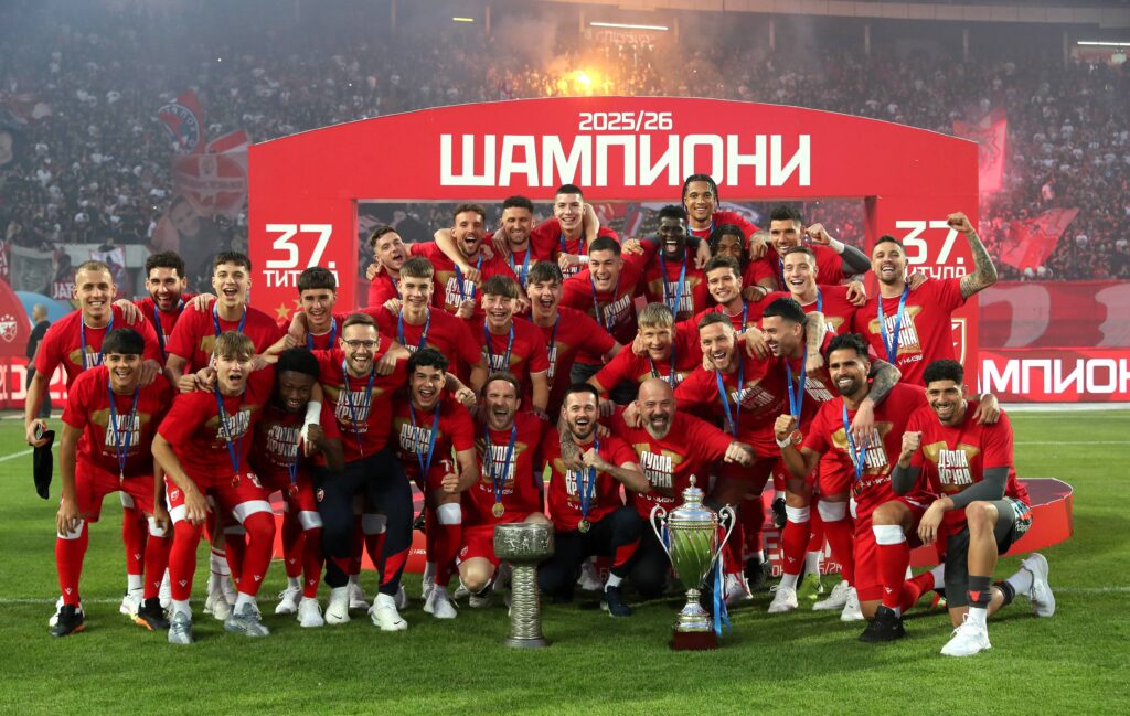 FUDBALERIMA CRVENE ZVEZDE URUCENA TITULA SAMPIONA SRBIJE