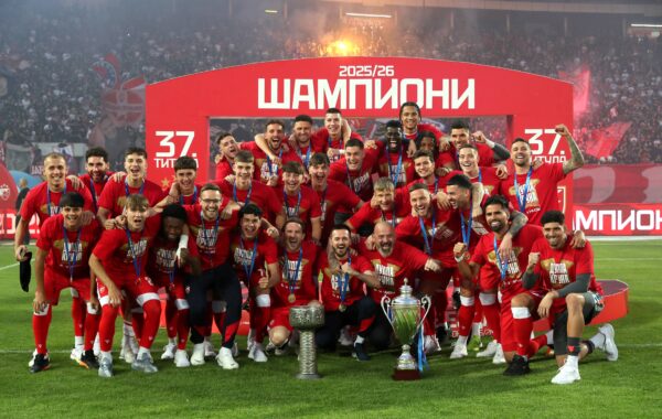 FUDBALERIMA CRVENE ZVEZDE URUCENA TITULA SAMPIONA SRBIJE