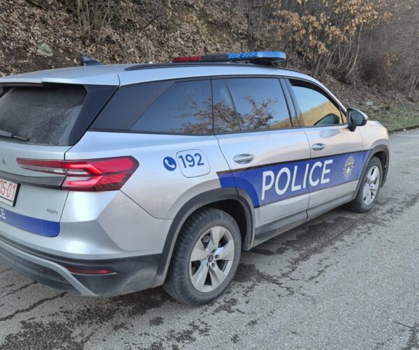 kosovska policija auto