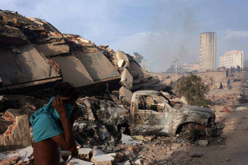 Aftermath of earthquakes in La Guaira