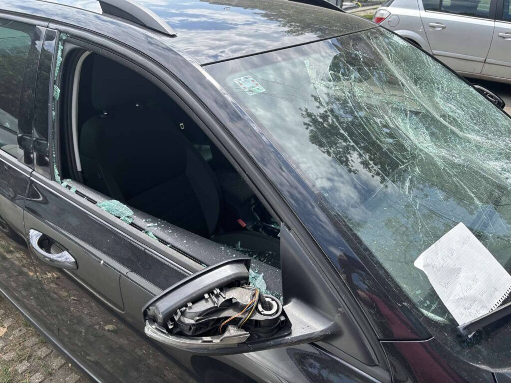 VANDALIZOVAN AUTOMOBIL SINA DINKA GRUHONJICA