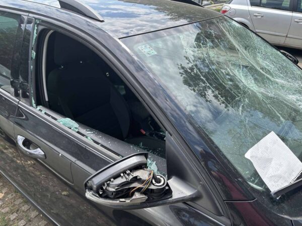 VANDALIZOVAN AUTOMOBIL SINA DINKA GRUHONJICA