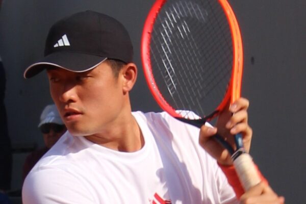 Wu_Yibing_(Roland_Garros_2023)_01_(cropped_2)