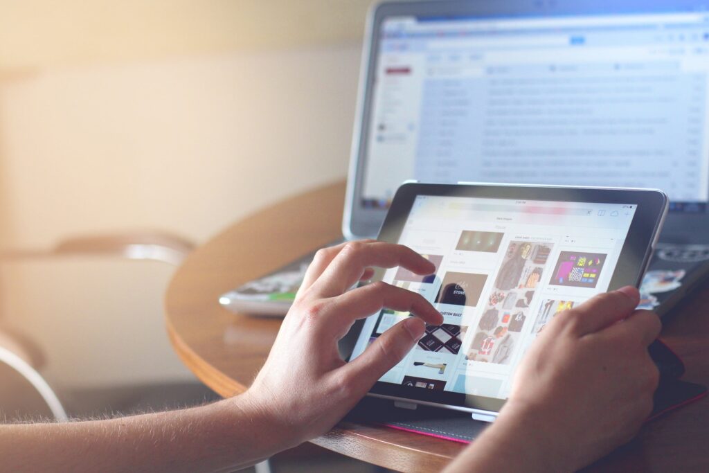 Šta je FOMO (Fear of Missing Out) i kako utiče na naš život u digitalnom dobu?