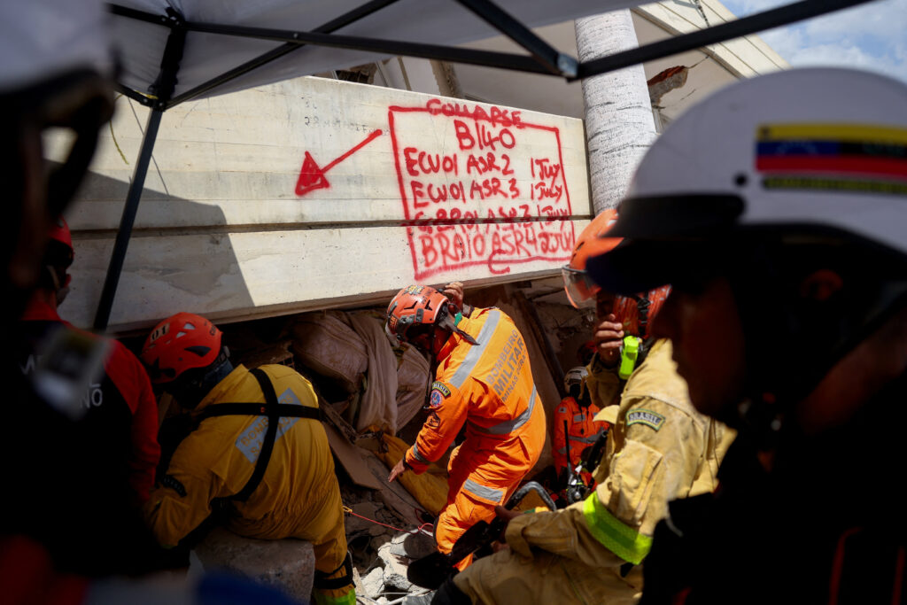Aftermath of earthquakes in La Guaira