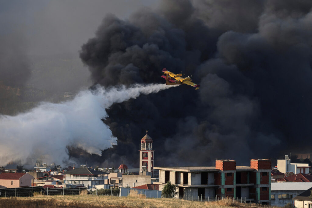Wildfire burns factory and threaten houses in Oreakastro, north of Thassaloniki, Greece