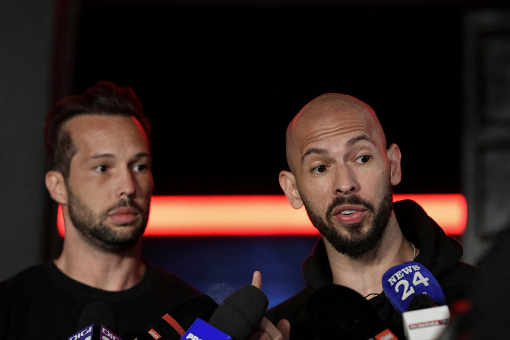 Braća Tejt/FILE PHOTO: Tate brothers return to Romania