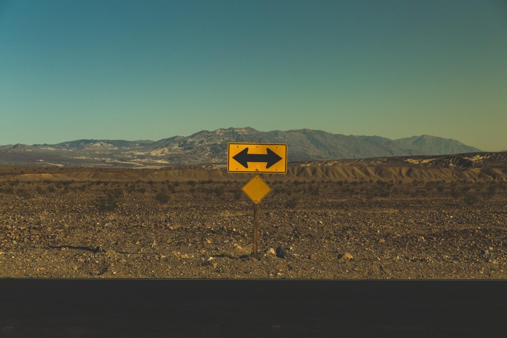 pexels-arrows-1834859_1920
