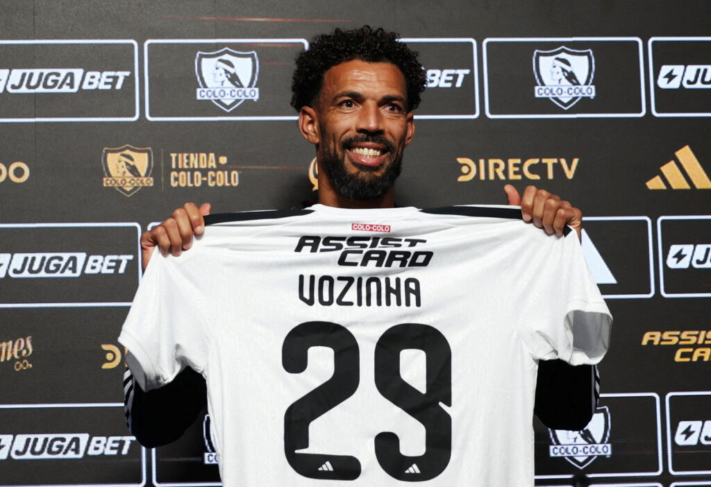 Colo Colo unveil Vozinha