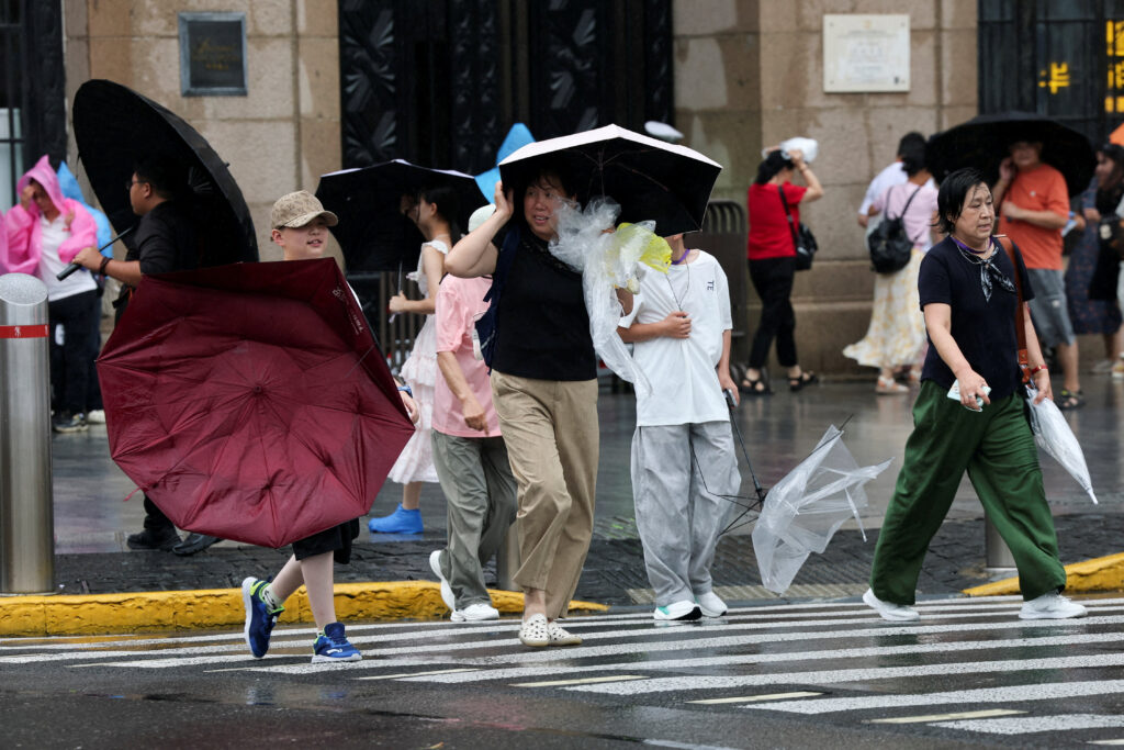 Strong winds ahead of the arrival of Typhoon Dolphin in Shanghai