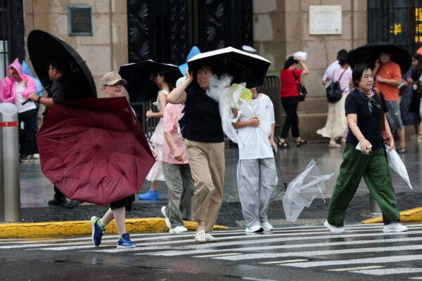 Strong winds ahead of the arrival of Typhoon Dolphin in Shanghai