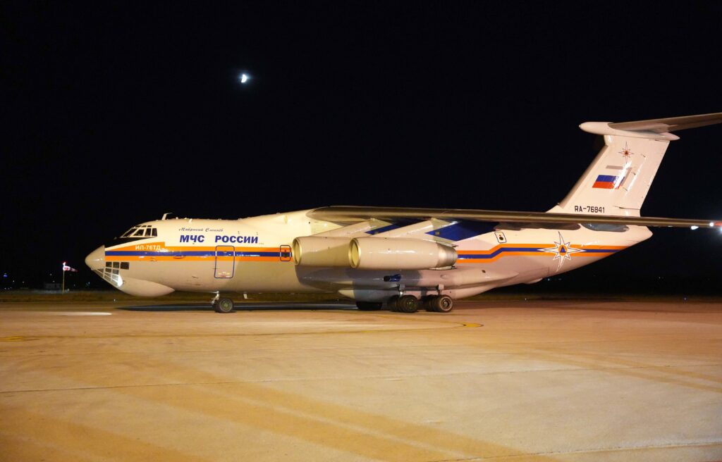 RUSKI AVION IL-76 ZA GASENJE POZARA SLETEO NA NISKI AERODROM