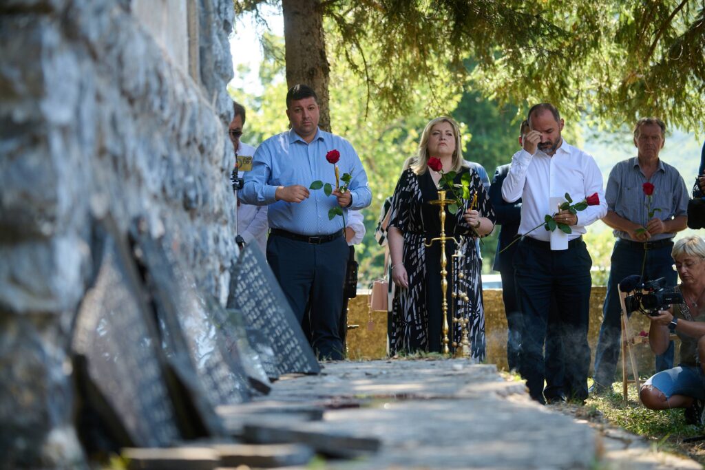 KOMEMORACIJA ZA STRADALE SRPSKE CIVILE U KOMICU