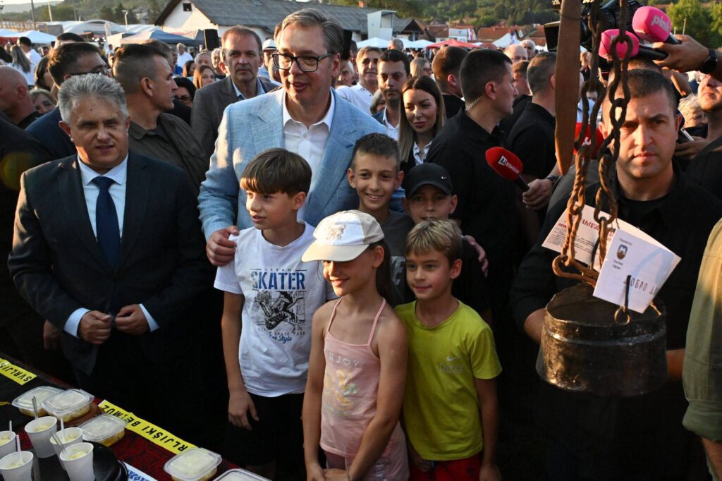 ALEKSANDAR VUCIC U POSETI PIROTU