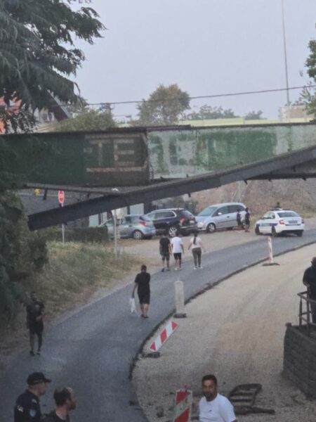 obrušavanje nadvožnjaka u surčinu