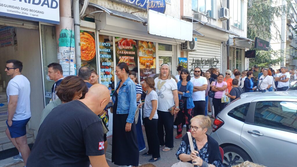 SKUPLJANJE POTPISA U USTANICKOJ ULICI